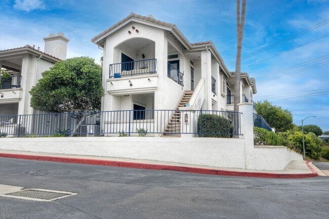 2Bed/2Bath End Unit in Gated Community~ Ra... - 2Bed/2Bath End Unit in Gated Community~ Ra... Unit 28