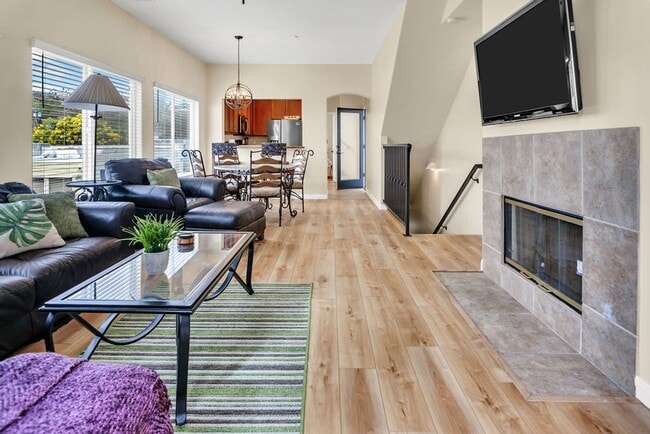 Photo - 366 Forward St Unit 1