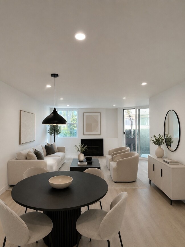Building Photo - 740 N Kings Rd Unit KingsVillasRetreat111