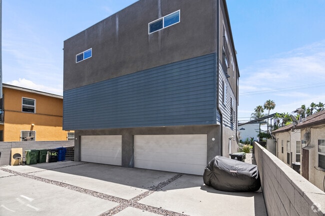 5653 Fair Ave - Garage - 5653 Fair Ave