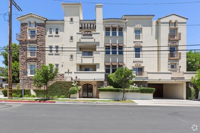 Building Photo - 4202 Whitsett Ave Rental