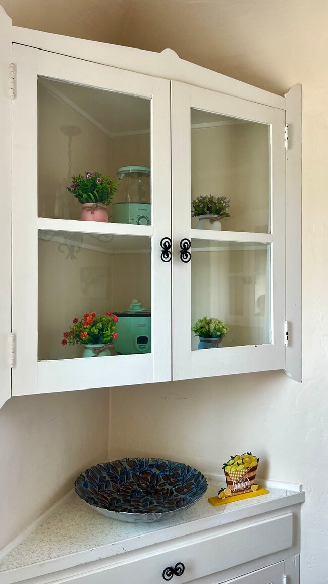 Photo - 212 W McLean St