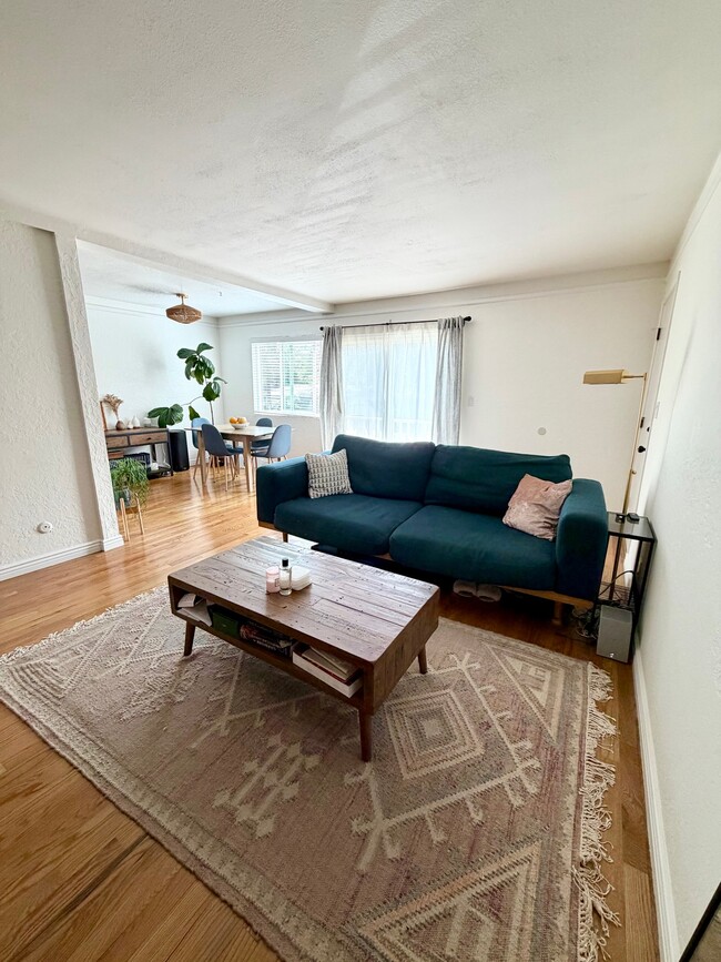 Building Photo - 14007 Milbank St