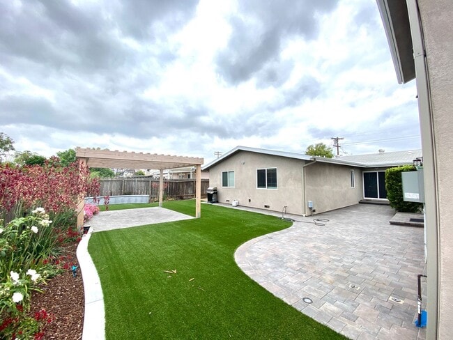 Photo - 5121-5123 E Falls View Dr