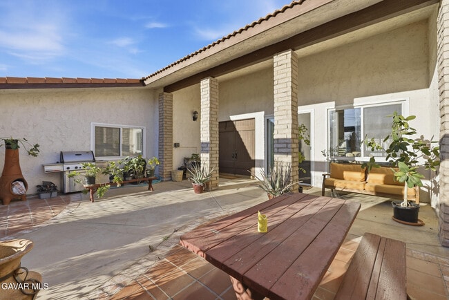 Photo - 40555 20th St W