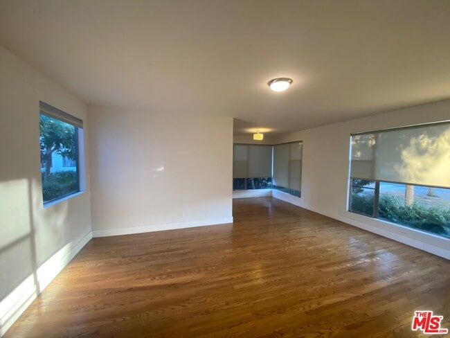 Photo - 3130 S Barrington Ave Unit A