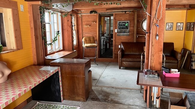 Building Photo - 1472 Silverwood Dr Unit Lower Apt. with studio