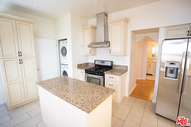 Building Photo - 1212 S La Jolla Ave