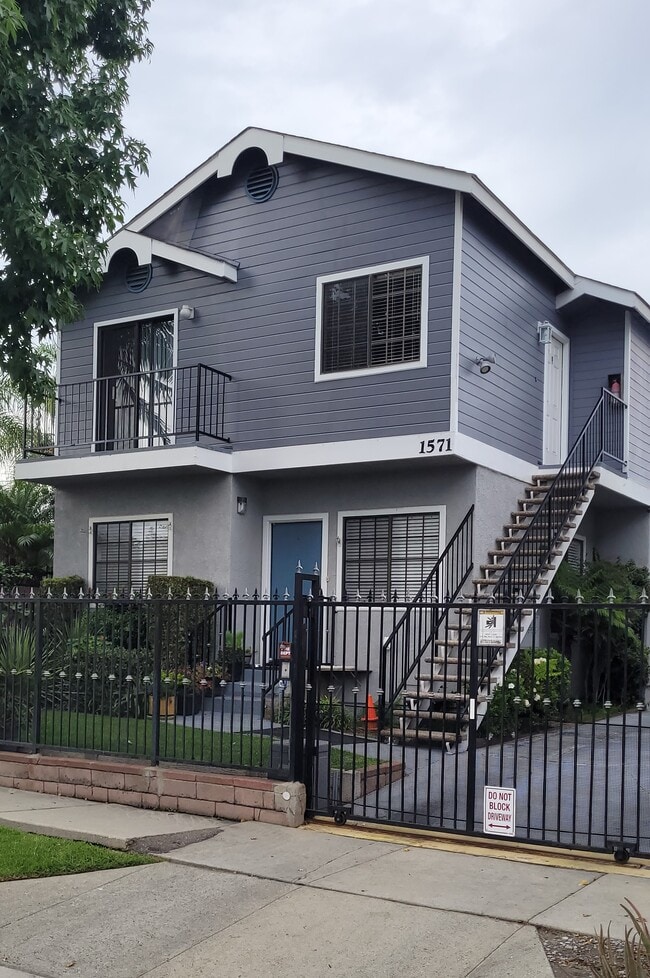 Building Photo - 1571 W 207th St Unit #C