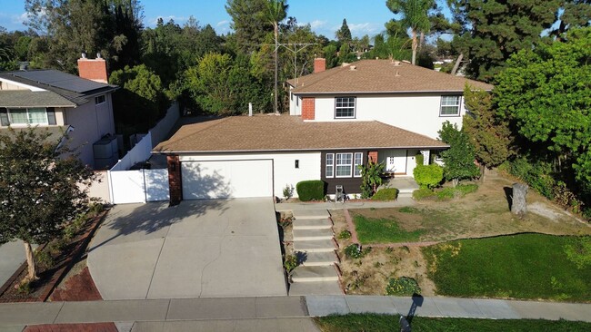 Building Photo - Beautiful 5BR/4BA Home with Large Yard & P...