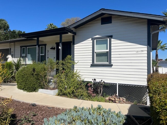 Building Photo - 3bd/2ba Single Story Fallbrook Home With A/C