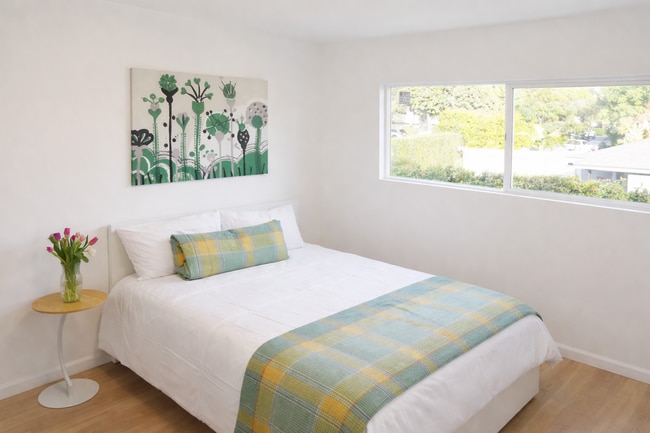 Bright Bedroom With Natural Light And Garden View - 5860 Hazeltine Ave Unit 10B