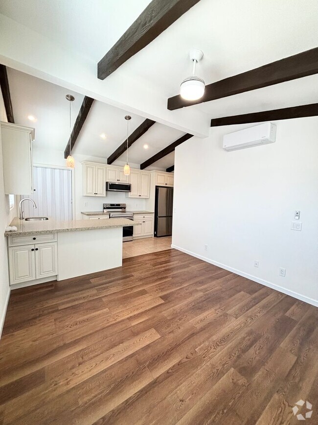 Building Photo - Luxury 1 Bedroom 1 Bathroom Available Now! Rental