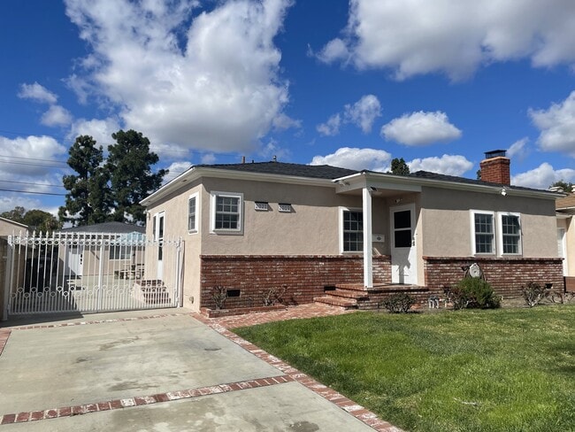 Photo - 2019 N Maple St