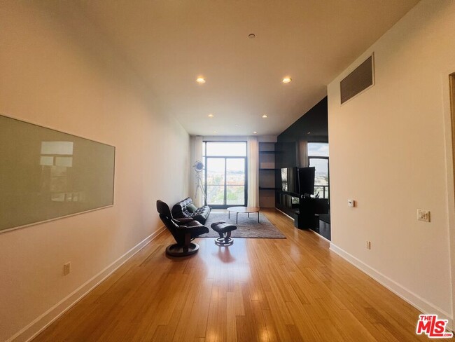 Photo - 3223 W 6th St Unit 505