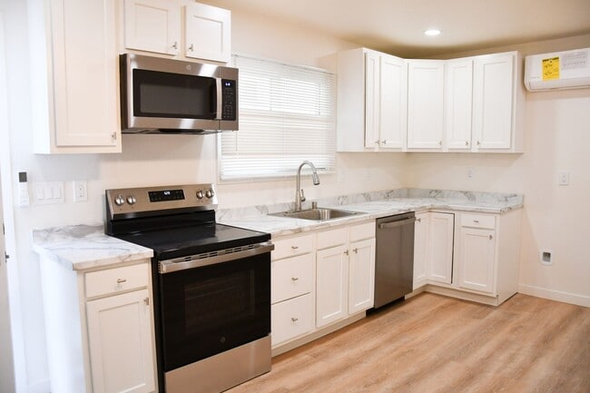 Building Photo - Parker (388) North Unit Parker (388) #B