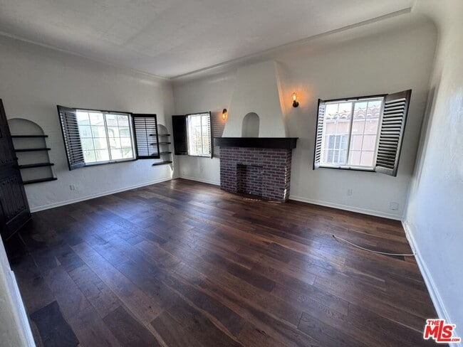 Building Photo - 1425 S Curson Ave