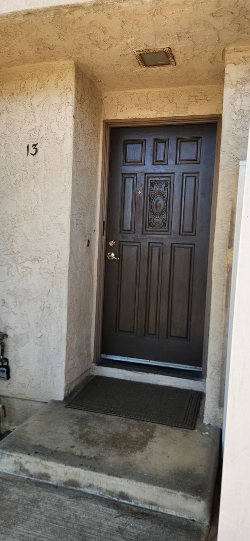 Building Photo - Great location!!!  3 bed 2 1/2 bath town h... Rental
