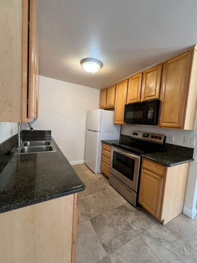 Photo - 390 N 1st St