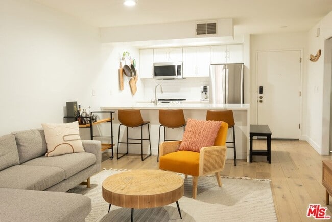 Photo - 740 Kings Rd