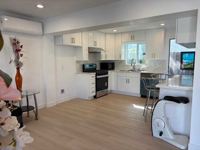 Building Photo - 2221 Alabama St Unit # 4