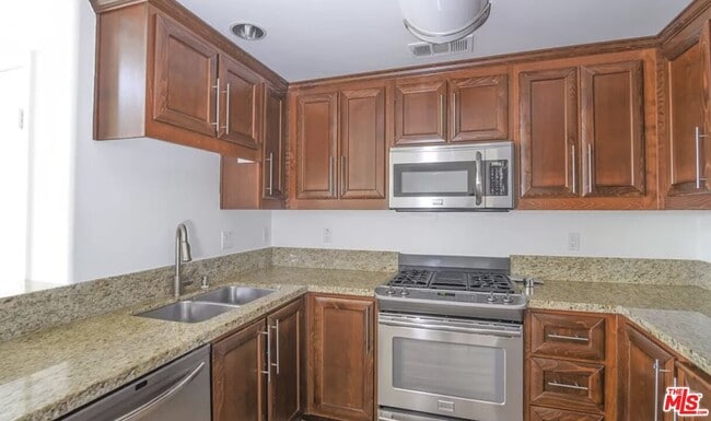 Photo - 11925 Kling St