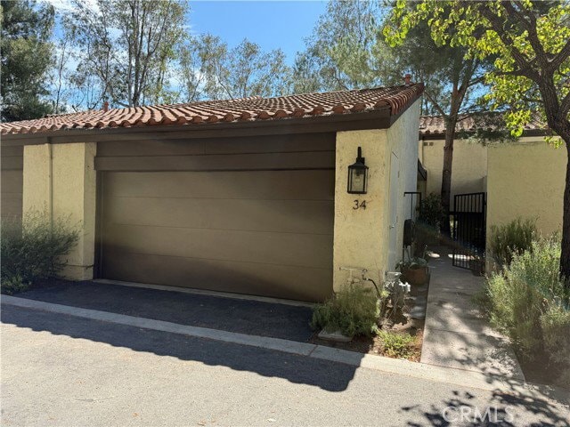 Building Photo - 34 Caprock Ct