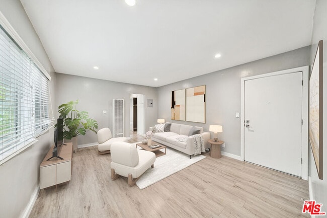 Photo - 252 S New Hampshire Ave Unit 4