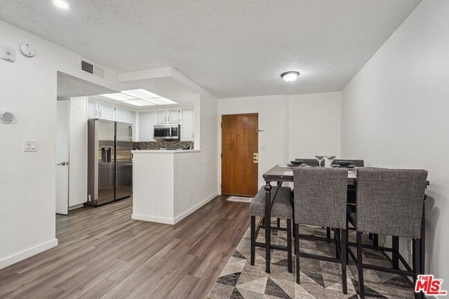 Photo - 22100 Burbank Blvd Unit 260G