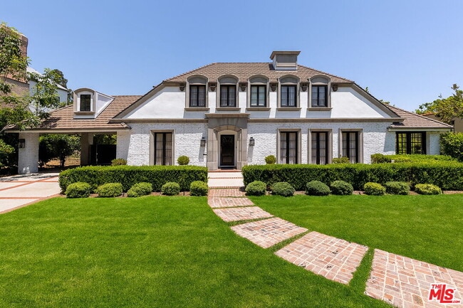 Photo - 908 N Rexford Dr House
