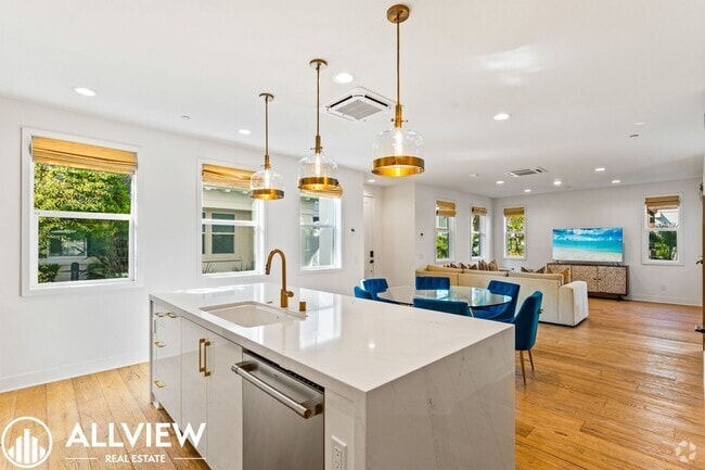 Building Photo - Coastal Modern 5 Bed/4 Bath Home Available...