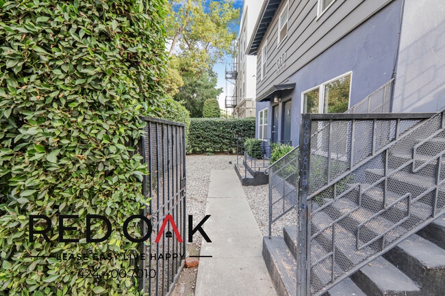 Photo - 5832 Carlton Way Unit 1B