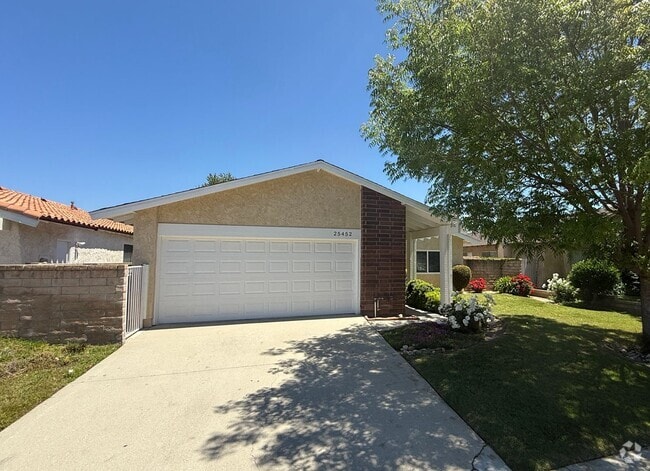 Building Photo - COMING SOON! 3 Bedroom Home For Rent In Th...