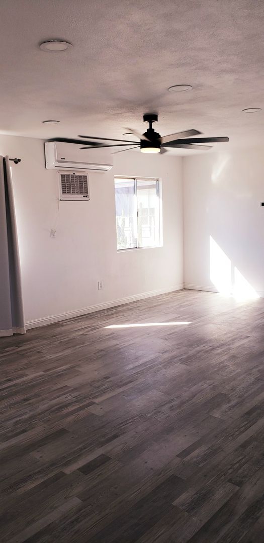 Photo - 6424 Mountain View St