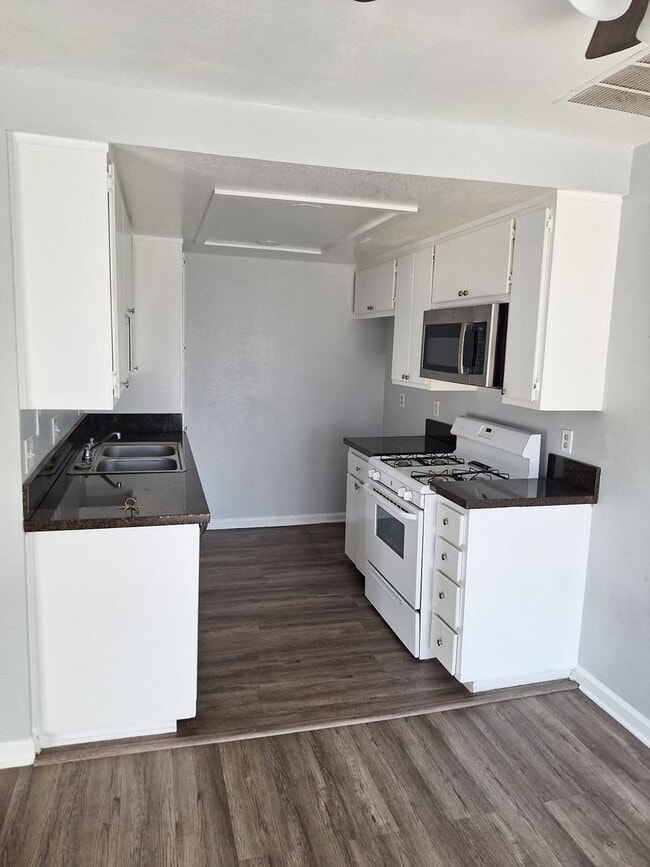Photo - Move in Special ** $500 of the 1st month's... Unit 39