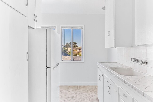 Photo - 530 W 9th St Unit 07