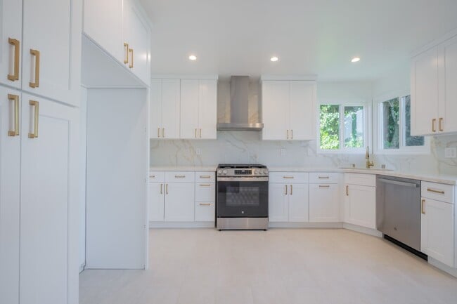 Photo - 14418 Martha St