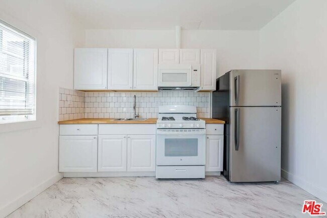 Photo - 400 S Rampart Blvd Unit 5