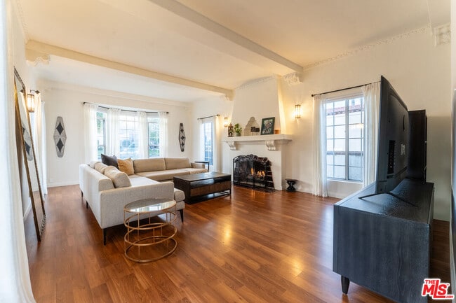 Photo - 4198 Angeles Vista Blvd