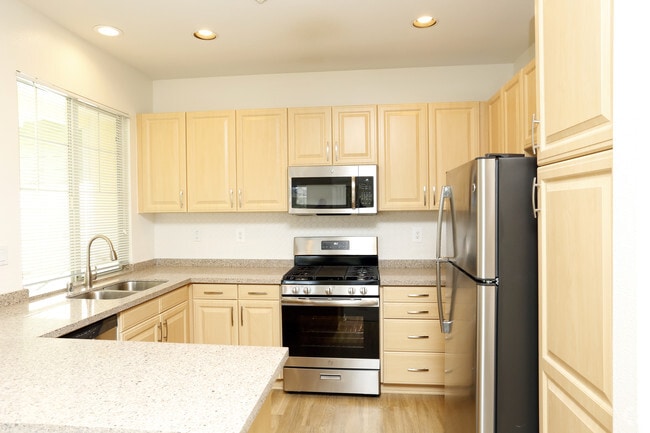 Kitchen - Via Ventura Apartments