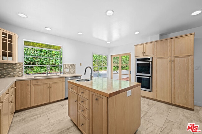 Photo - 435 Dalehurst Ave