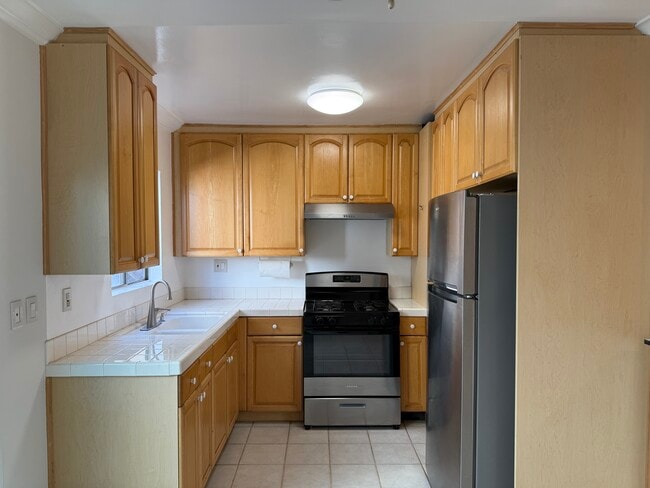 Building Photo - 1230 25th St Unit #1