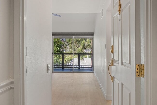 Photo - 1682 Circa Del Lago