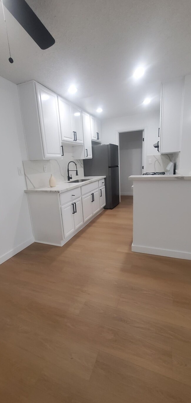 Building Photo - 16787 Miller Ave Unit B10 Rental
