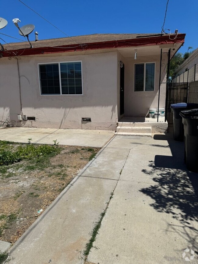 Building Photo - 539-541 E 220th Street Unit 541 Rental