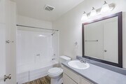 2BR, 1BA - 858SF - Parkwood Gardens Apartments