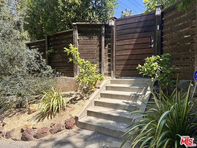 Photo - 8350 Lookout Mountain Ave