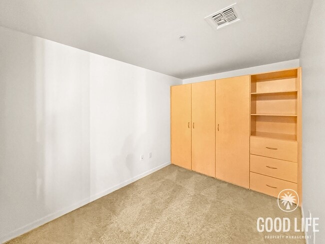 Photo - Rare 1B+Den/1BA Metrome Condo w/ Balcony, A/C & Storage Included! Unit 720