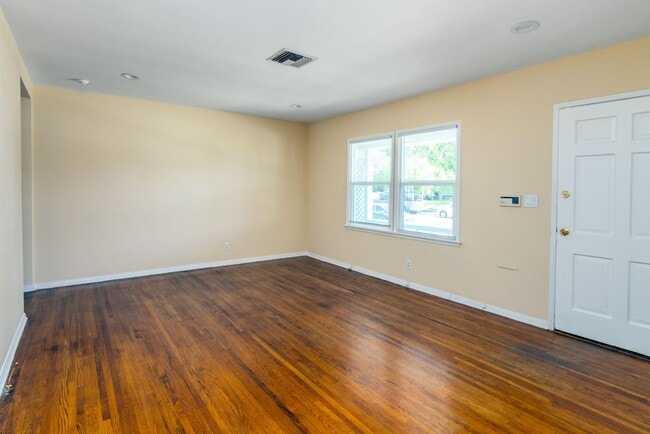Photo - Charming 2-Bedroom Northridge Home with Pr...
