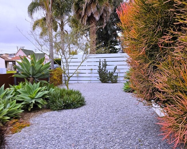 front yard at street - 939 Indiana Ave Unit Architect-Designed ADU